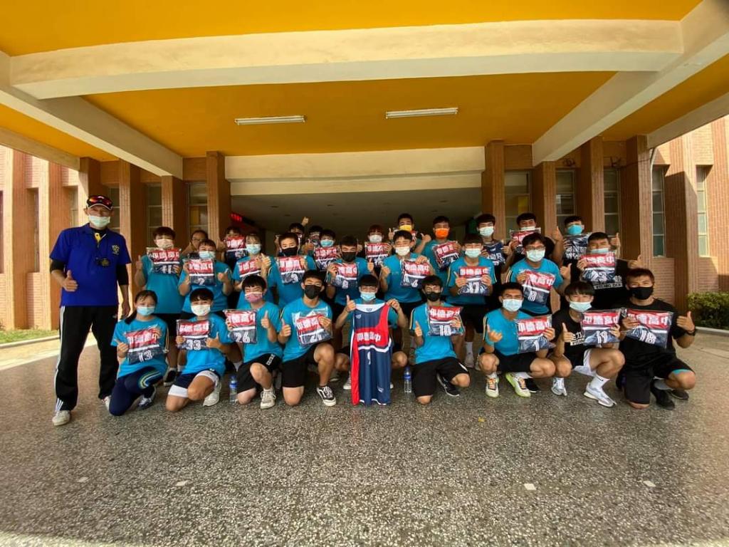 仰德高中籃球隊團體照