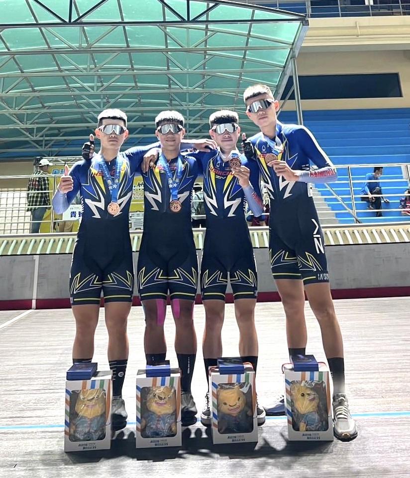 自由車隊團體照